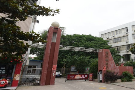 东平二实小附近铂悦府1室1厅1卫38万40m2出售